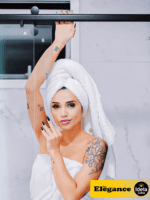 Box Elegance de vidro temperado incolor com estrutura metálica e roldanas aparentes na cor preta, sendo 1 folha fixa e 1 porta de correr.